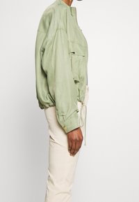 Rich & Royal Let jakke / Sommerjakker - khaki