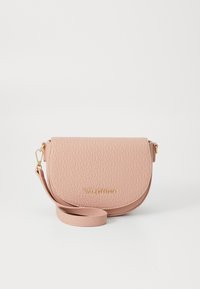 Nem kiválasztott, cipria