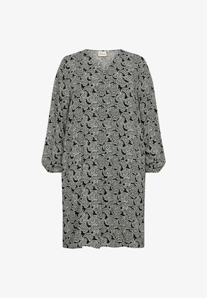 Czarna i biała sukienka w wzór paisley z dekoltem w kształcie V, rękawami o długości trzech ćwierć i luźnym krojem, wykonana z lekkiego materiału.