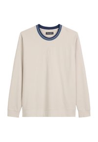 Camicia a maniche lunghe color crema con collo a girocollo a coste blu navy. Leggera ricamo "M O P" sul petto. Tessuto morbido con vestibilità rilassata.