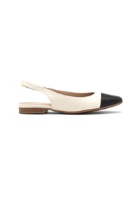 Slingback baleríny s krémovým kožen�ým zvrškom a čiernym koženým špičkovým detailom. Vlastnosti zahŕňajú nízky hnedý opätok a hladký, minimalistický dizajn.