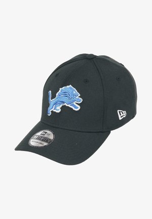 Black cap with a curved brim, featuring a blue embroidered lion logo on the front and a small white logo on the side. Material is fabric.