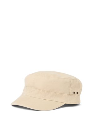 Beżowa bawełniana czapka w stylu wojskowym z płaskim wierzchem, krótkim daszkiem i dwoma metalowymi oczkami po bokach dla wentylacji.