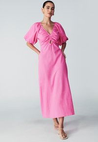 ST MRLO MILLS  - Maksimekko - bubble gum pink