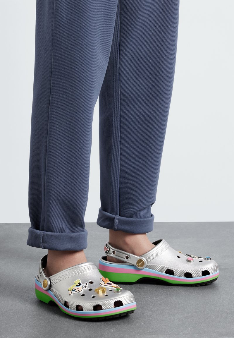 Crocs THE POWERPUFF GIRLS X CROCS - Mules - black/silver-coloured ...