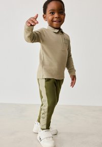 Baker by Ted Baker JOGGERS SET REGULAR FIT - Pikkade varrukatega topp - khaki green