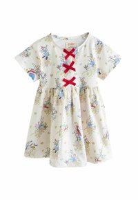 Jurk met korte mouwen in beige stof met een bloemen- en konijnenprint, een geplooide rok en drie rode lintaccenten bij de halslijn.