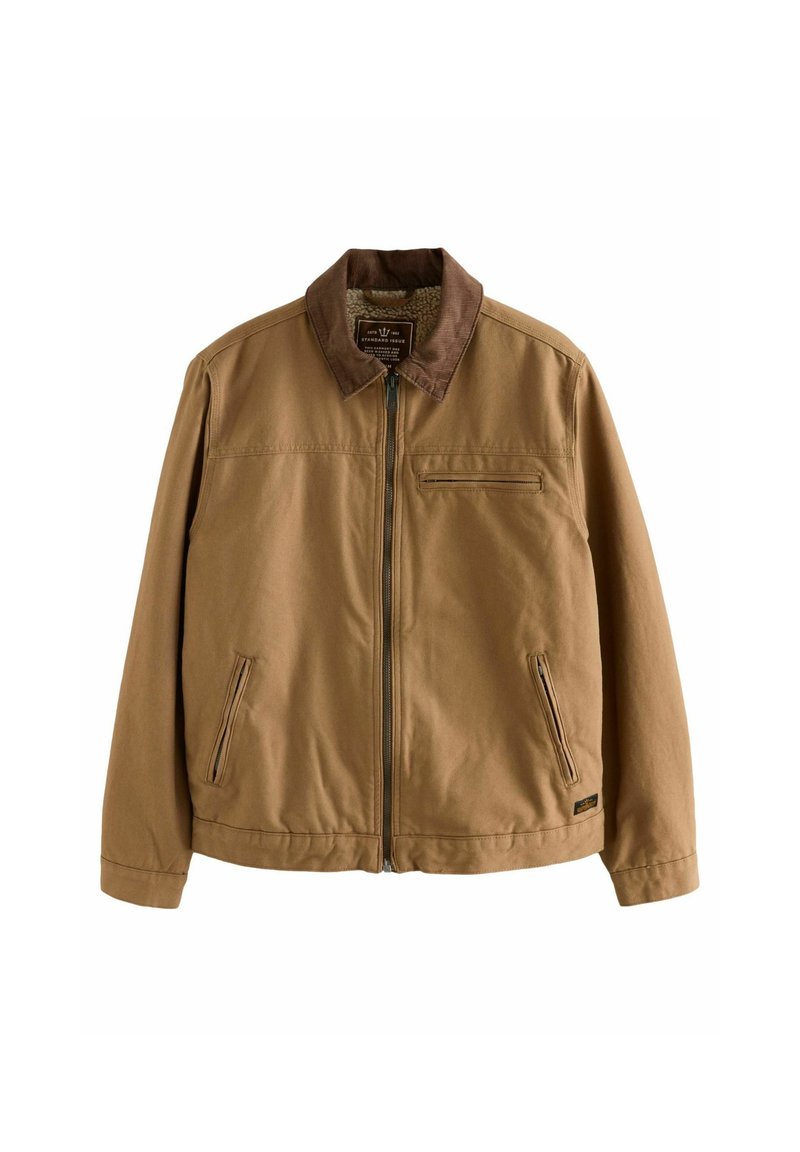 Chaqueta marrón con cremallera y un cuello texturizado en contraste, con bolsillos laterales y un bolsillo en el pecho. Fabricada con un tejido duradero y de corte relajado.