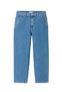Jeans en denim bleu clair avec une coupe droite, taille haute, fermeture à bouton et deux poches avant. Présente un léger délavage et un ourlet cousu.