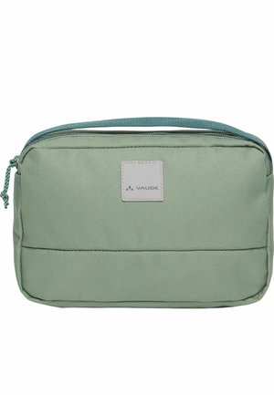 Trousse de toilette rectangulaire vert clair avec fermeture éclair et petit écusson carré du logo Vaude au centre avant.