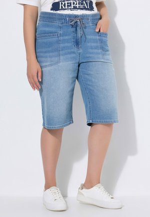 Ulla Popken BERMUDA MARY, WEITES BEIN, ELASTIKBUND - Jeansshort - light blue