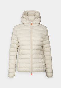 Beige Daunenjacke mit Kapuze, horizontal gestepptem Design, Frontreißverschluss und orangefarbenem Reißverschlussring. Verfügt über elastische Bündchen und eine taillierte Form.
