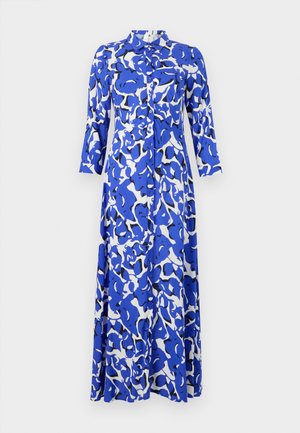 Blau-weiß gemustertes Kleid mit Kragen, langen Ärmeln, Knopfverschluss und fließendem Design. Mit abstrakten Formen in verschiedenen Farbtönen.