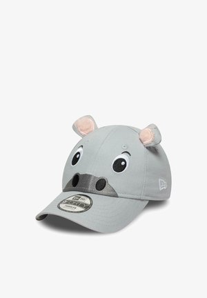 Cappello grigio con un design arrotondato, caratterizzato da una faccia di ippopotamo, grandi occhi e orecchie soffici. Include una visiera curva e un'etichetta con marchio sulla parte anteriore.