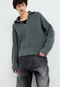 Weekday BLEND HALF ZIP TURTLENECK  - Strikkegenser - dark grey