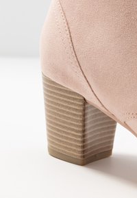 Marco Tozzi Botines bajos - light pink
