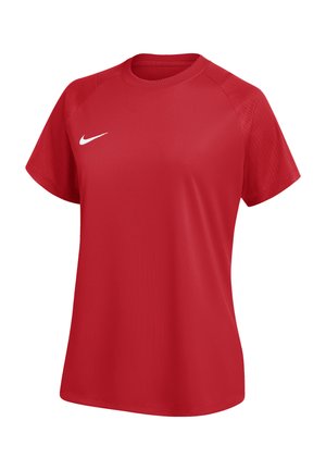 Czerwona sportowa koszulka z krótkim rękawem, z okrągłym dekoltem i białym logo Nike Swoosh na lewej piersi, pokazana na jednolitym białym tle.