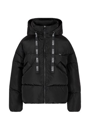 Zwarte pufferjack met een capuchon, voorzien van een verstelbare rits aan de voorkant, elastische manchetten en merkgebonden koordjes. Gladde, glanzende afwerking en gequilt ontwerp.