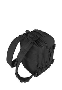 Schwarzer Rucksack mit mehreren verstellbaren Riemen, strukturierter Form, Netzpolsterung und mehreren Reißverschlussfächern zur Organisation.