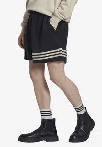 adidas Originals - ADICOLOR NEUCLASSICS - Šortky - black Miniatúrny obrázok 1