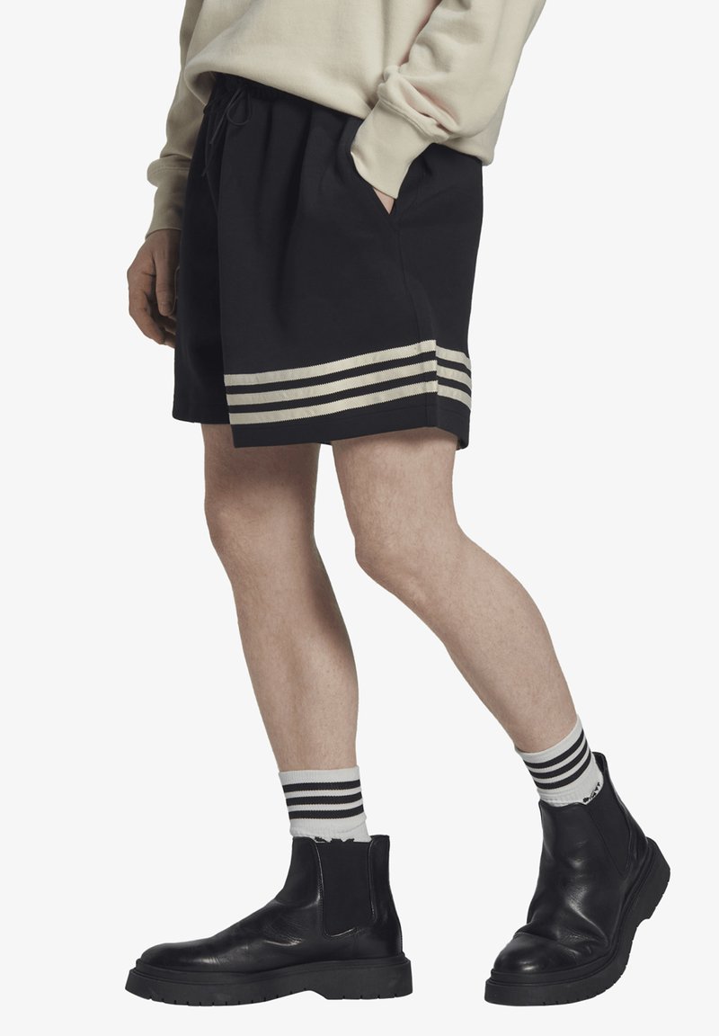 adidas Originals - ADICOLOR NEUCLASSICS - Šortky - black, Zväčšiť