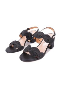 Sandali neri con tacco caratterizzati da una tomaia texturizzata con cinturini ondulati, tacco chiuso e design a tacco largo. Rivestimento interno liscio.