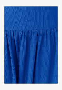 Izbrano, bright blue