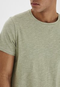 Blend BHMuddy - Jednoduché tričko - oil green