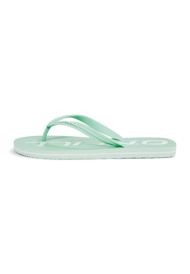 Vihreät flip-flopit PVC-materiaalista, jossa on litteä pohja, ohuet hihnat ja painettu logo pohjassa. Luistamaton pinta yksinkertaisella muotoilulla.