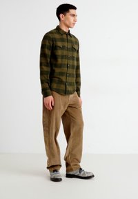 Lee CLEAN WESTERN - Cămașă - army green