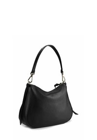 Borsa nera in pelle con silhouette curva, superficie testurizzata, manico corto e dettagli in metallo color oro. Chiusura con cerniera nella parte superiore.