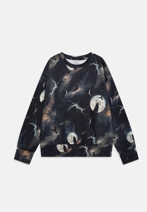Sort sweatshirt med lange ærmer, der har et himmelsk design med måner, skyer og silhuetter af ulve, fremhævet af lynaccenter.
