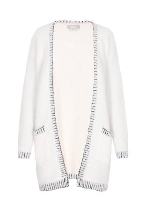 Cardigan blanco esponjoso con frente abierto, acentos de rayas negras a lo largo de los bordes y bolsillos, que presenta una textura suave y mangas largas.