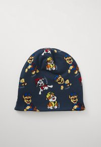 Marine beanie pet met cartoonhondfiguren in verschillende poses, gemaakt van zachte stof met kleurrijke bedrukte ontwerpen en tekstlabels.
