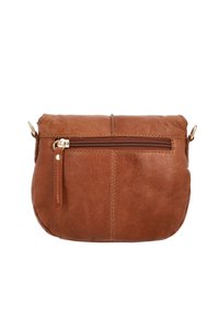 Borsa a mano in pelle marrone con forma arrotondata, dotata di una cerniera superiore e una piccola tasca con cerniera sul retro. Texture liscia, cuciture minime.