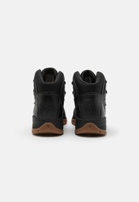 Columbia NEWTON RIDGE czarny