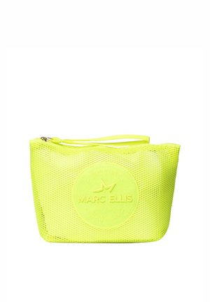 Hellgelbe Mesh-Kosmetiktasche mit Reißverschluss und Handgelenkschlaufe, rundes Marc Ellis Logo-Emblem geprägt auf der Vorderseite.