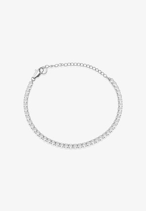 Sudraba ķēdes aproce ar apaļiem caurspīdīgiem dārgakmeņiem un omāra aizdari uz balta fona.