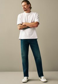 Next ESSENTIAL STRETCH STRAIGHT - Tiesaus kirpimo džinsai - dark blue tint