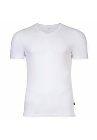 T-shirt bianco a maniche corte con scollo a V in cotone, attillato e con una piccola etichetta nera sul lato inferiore della cucitura.