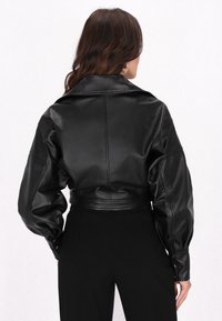 faina Bleiseri - black