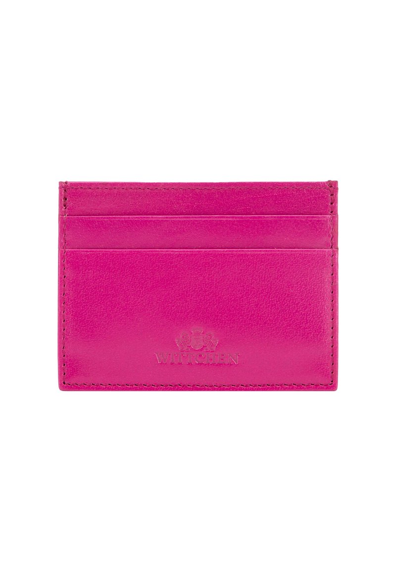 Różowy skórzany portfel na karty z czterema przegródkami na karty, gładką teksturą i wytłoczonym logo. Kompaktowy prostokątny kształt, minimalistyczny design.