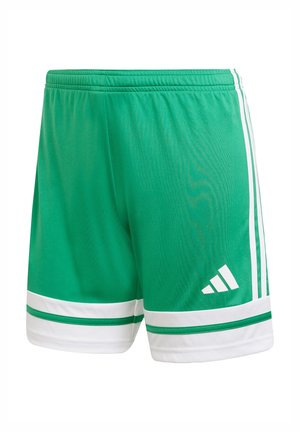 Grüne Sportshorts mit einem weißen und grünen gestreiften Saum. Hergestellt aus leichtem Material, mit einem elastischen Bund und drei weißen Streifen an der Seite.