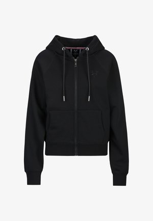 Schwarzer Kapuzenpullover mit Reißverschluss, Fronttaschen, verstellbarem Tunnelzug an der Kapuze und dezent gesticktem Logo auf der linken Brust.