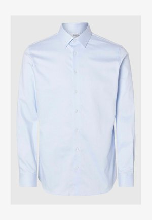 Himmelblaues langärmliges Hemd aus glattem Stoff, mit einem Button-Down-Kragen und einer Reihe weißer Knöpfe vorne.