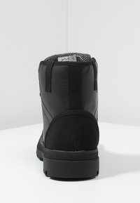 YOURTURN Botines con cordones - black