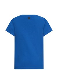 Niebieska bawełniana koszulka z krótkim rękawem, okrągłym dekoltem i gładką teksturą. Z tyłu znajduje się mała metka z logo blisko dekoltu.