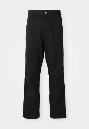 Mustad sirgedega püksid, millel on nupuga ja tõmbluku sulgemine, vöökohad ja küljetaskud, esitatud valge tausta ees.