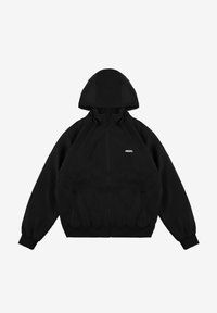 Czarna kurtka z kapturem, z zapięciem na zamek z przodu, elastycznymi mankietami i pasem, z bocznymi kieszeniami oraz subtelnym logo na piersi.