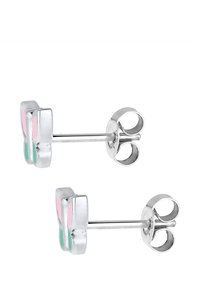 Silverfärgade studörhängen formade som fjärilsvingar, med pastellrosa och gröna accenter på en slät yta. Runda baksidor ingår.